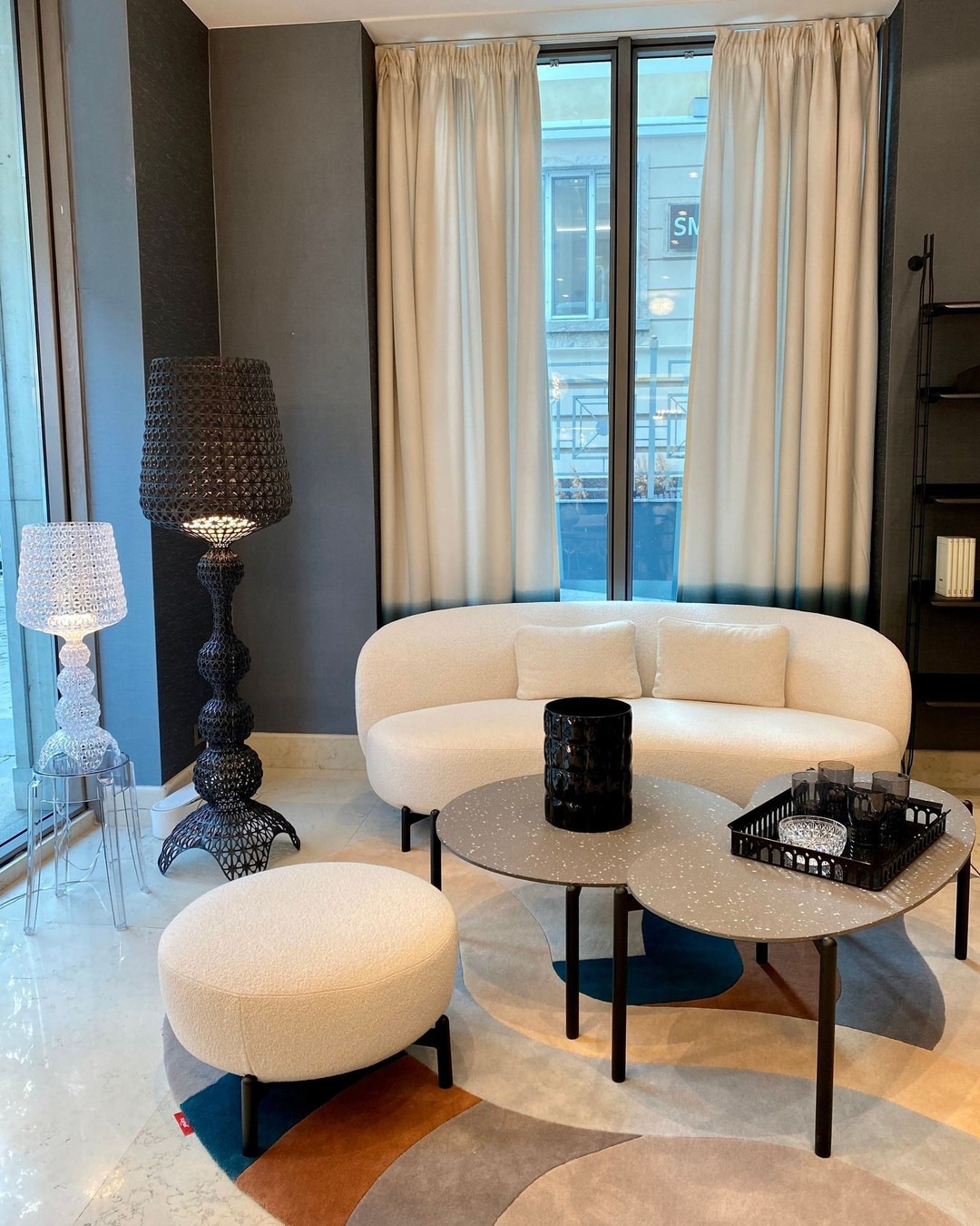 @kartell_official са синоним на италиански дизайн вече 70 години. 

Колекцията мебели, осветителни тела и аксесоари се отличава с оригинален дизайн, индивидуалност, характер, въображение, а материалите и технологиите са на най-високо съвременно ниво.

Екипът на Елегант Ливинг ви очаква в шоурума, за да се насладите на елегантния интериорен прочит на Kartell. ✨
