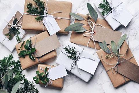 Elegant Living ТРЕСКА ЗА ПОДАРЪЦИ! НА КОГО – КАКВО? Elegant Living ТРЕСКА ЗА ПОДАРЪЦИ! НА КОГО – КАКВО?