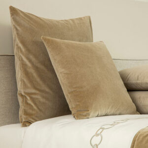 ДЕКОРАТИВНА ВЪЗГЛАВНИЦА LUXURY CASHMERE VELVET SAVAGE BEIGE