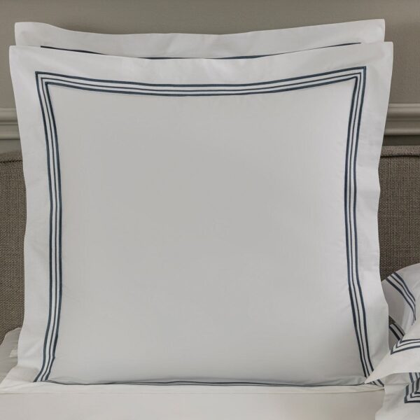 КАЛЪФКА ЗА ВЪЗГЛАВНИЦА TRIPLO BOURDON WHITE/DARK AZURE 65X65