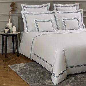 КАЛЪФКА ЗА ВЪЗГЛАВНИЦА TRIPLO BOURDON WHITE/DARK AZURE 65X65